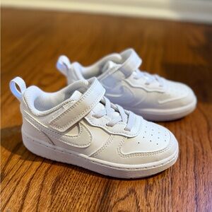 Nike Court Borough Low Sneakers